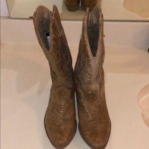 Like brand new tan cowboy boots